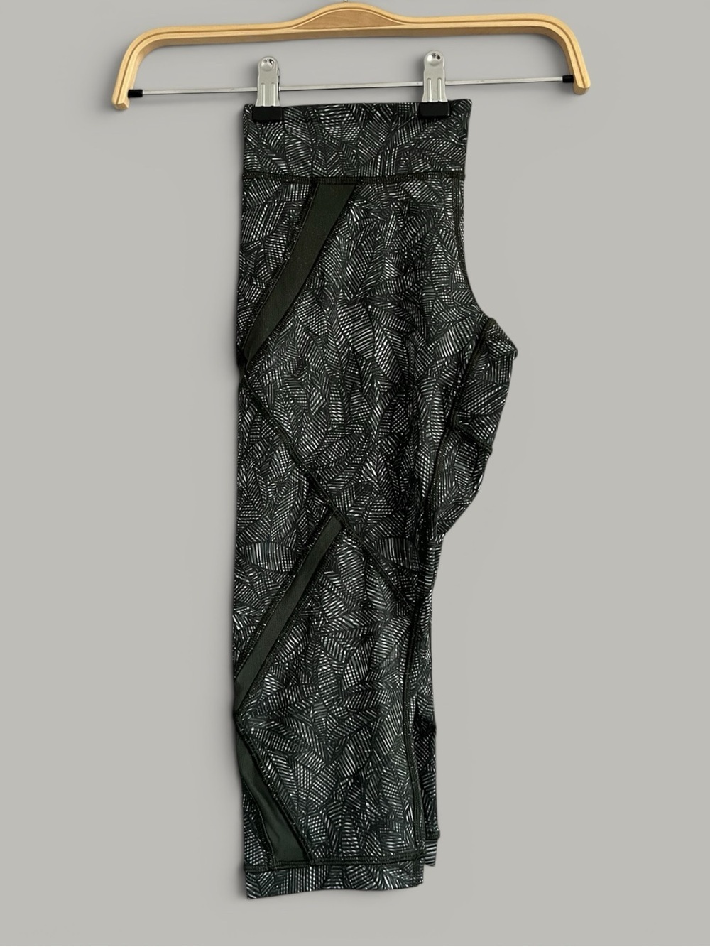 Lululemon Run Inspire Crop II Rare Leaf Print Luxtreme Leggings Size 6